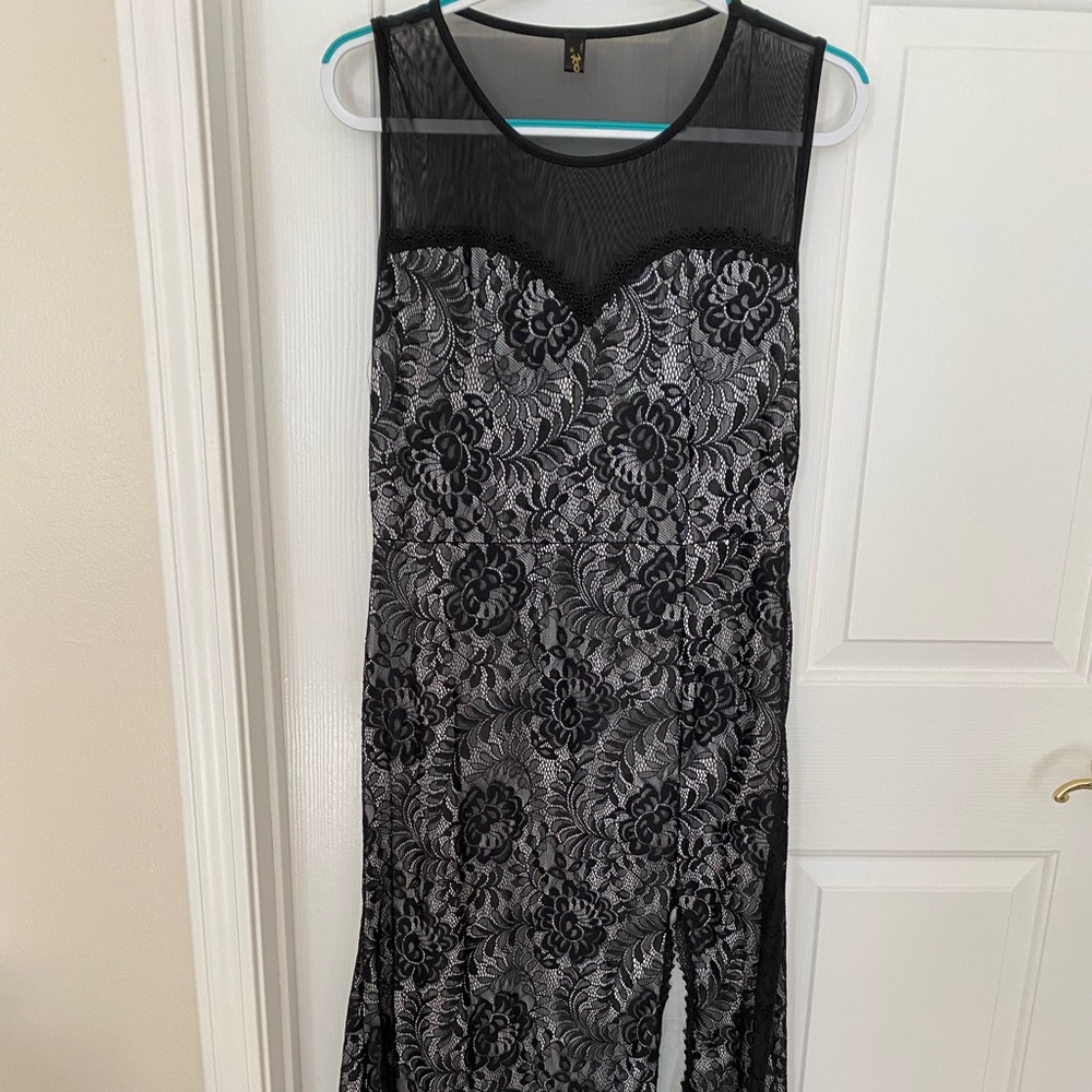 Long black lace dress w/ a cream lining w/ side so